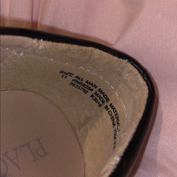 Shoes - Picture 4 of 4